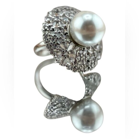 Elegant Pearl & AAA Cubic Zirconia Statement Ring - Picture 4 of 7
